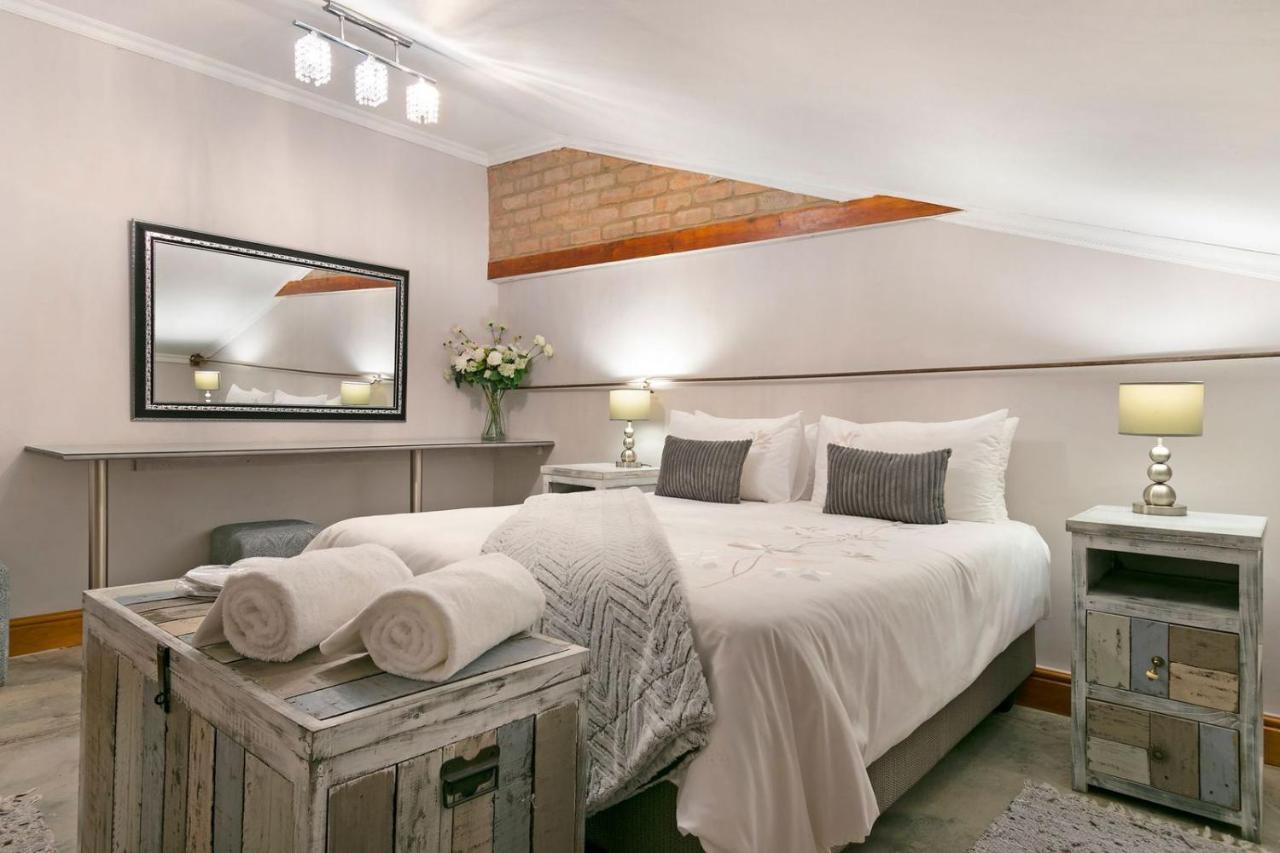 J'S Audacious Living Montagu Self Catering Apartment Екстериор снимка