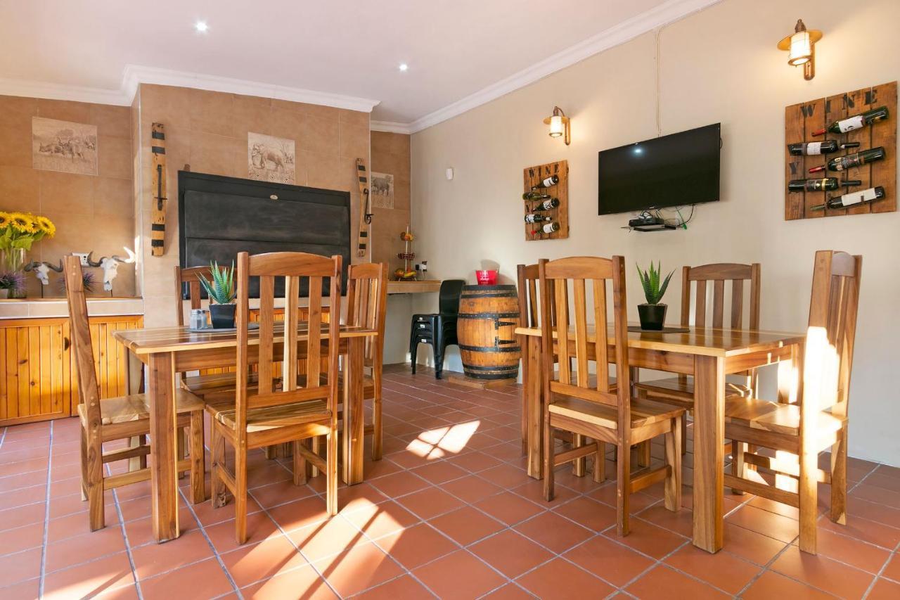 J'S Audacious Living Montagu Self Catering Apartment Екстериор снимка